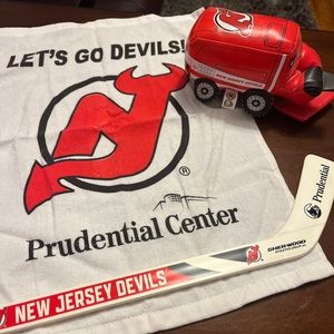 New Jersey Devils Gift Set (Zamboni, Mini Stick, Rally Towel)